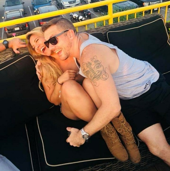 JUST A LITTLE SPARKLE💕 - Picture 3 of 6